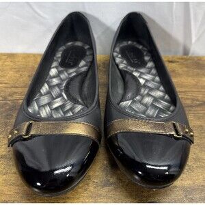 Born Womens Black Patent Leather Cap Toe Gold Strap Masia Ballet Flats Size 8